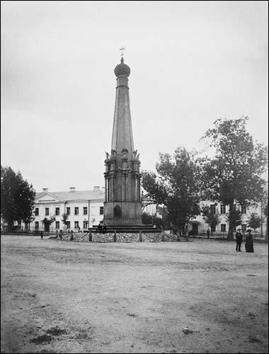 Полоцк.  Памятник войне 1812 г.