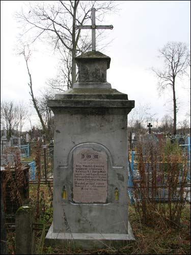  - Cmentarz stary katolicki. Pomnik na mogile sióstr Łopott (1857): Eweliny (4 lata), Kamilli (6 lat) i Zofii (8 lat)