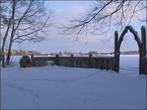  - Krajobrazy . Fragment ogrodzenia mauzoleum