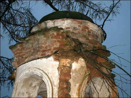  - Cmentarz chrześcijański. Kapliczka. Fragment