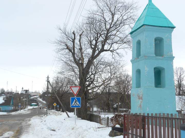 Haradzišča.  Road chapel 