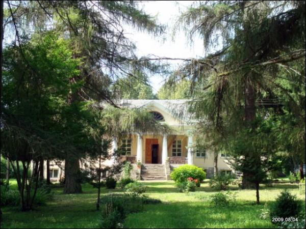 Wysoki Dwór. Zespół pałacowo-parkowy Malewskich