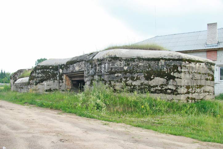 Girowo |  Umocnienia obronne . 