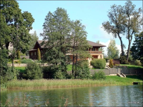  - Manor . 