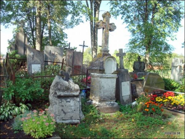 Могілкі каталіцкія Біюцішках.   - Могілкі каталіцкія.