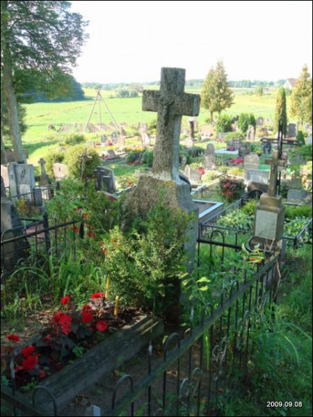 Могілкі каталіцкія Біюцішках.   - Могілкі каталіцкія.