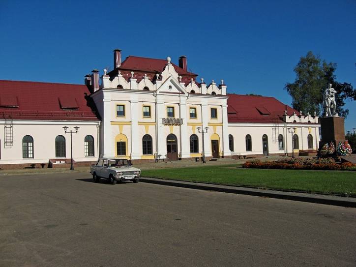 Dworzec kolejowy  .   - Dworzec kolejowy .