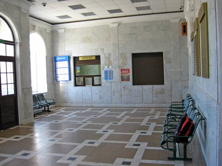 Dworzec kolejowy  .   - Dworzec kolejowy .