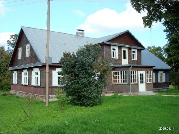  - Manor . 