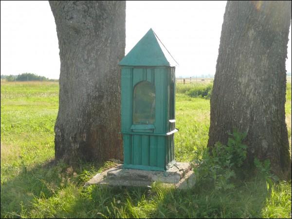  - Kapliczka przydrożna . 