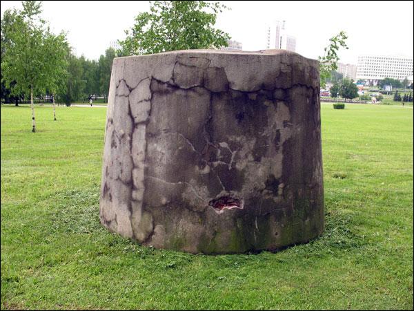 Нямецкі ДАК каля гасцініцы Беларусь Мінск (Менск). Абарончыя ўмацаванні