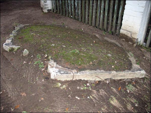 Рэшткі нямецкага ДАКу, насупраць дома № 14 па вул. Чарнышэўскага Мінск (Менск). Абарончыя ўмацаванні