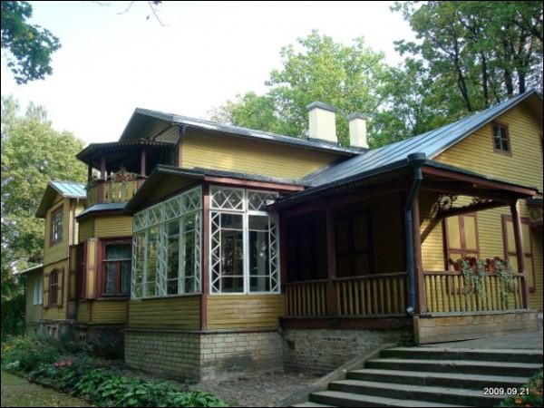 Markucie. Zespół dworsko-parkowy Puszkinych