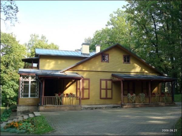 Markucie. Zespół dworsko-parkowy Puszkinych