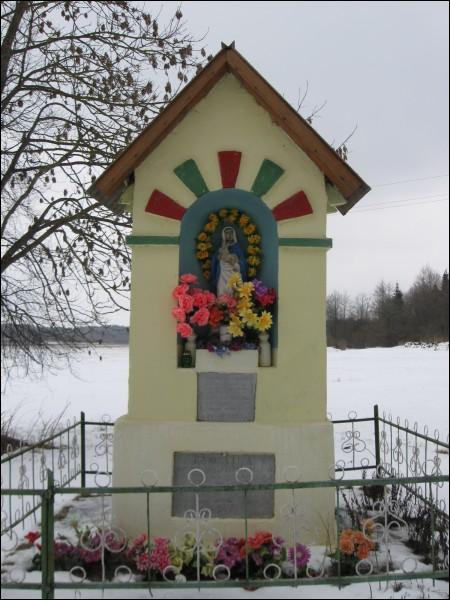 Дабраўляны. Каплічка прыдарожная 