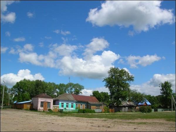  - Вуліцы мястэчка . Частка гандлёвай плошчы са старой камяніцай у Смалянах