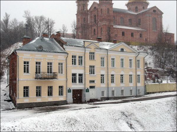  - Гістарычная забудова вул. Талстога (Падзвінская). Талстога 15, 13, зараз праваслаўны манастыр Святога Духа. Фота 21.03.09