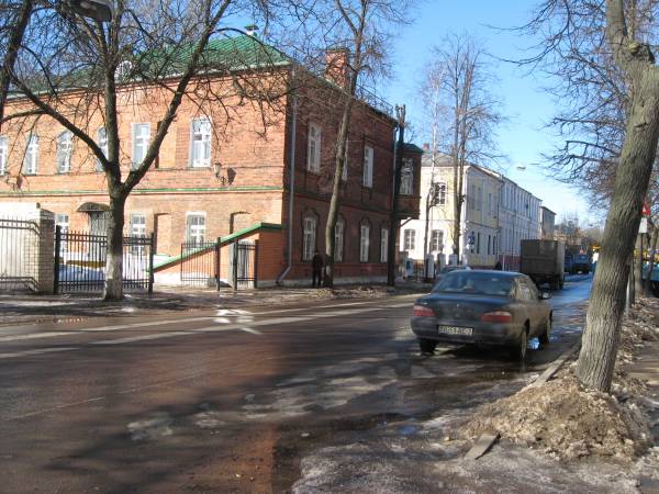  - Гістарычная забудова вул. Камсамольская (Ніжне-Пятроўская). 