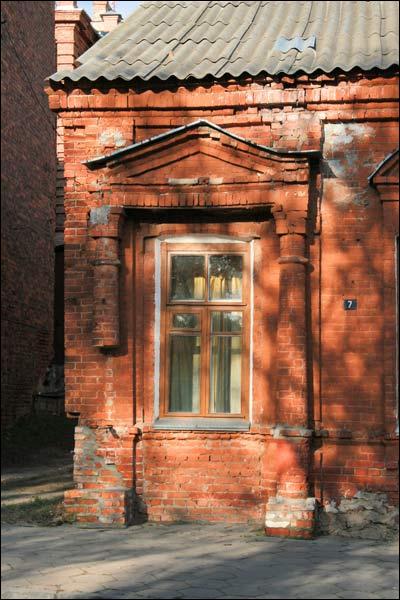  - Budynki zabytkowe ul. Czechowa (Wietranaja). ul. Czechowa 7 (fragment). Fot. 11.2009