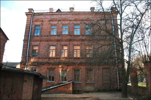  - Budynki zabytkowe ul. Czechowa (Wietranaja). ul. Czechowa 9. widok od strony dziedzińca (fot. 11.2009)