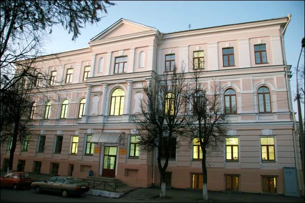  - Budynki zabytkowe ul. Czechowa (Wietranaja). ul. Czechowa 11. Budynek męskie szkołę religijną (fot. 11.2009)