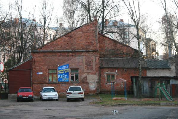  - Budynki zabytkowe ul. Putna / ul. Uryckiego (Oficerskaja). 