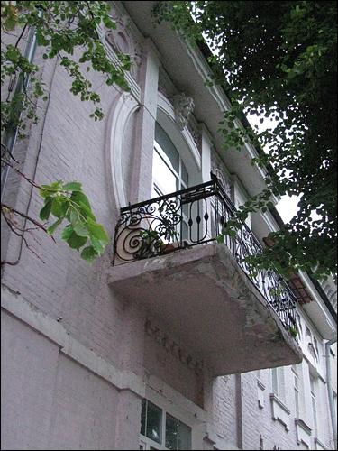  - Историческая застройка ул.Билецкого. Жылы будынак. вул. Баумана, 2(вул. Білецкага, 5). (фота 02.06.2010)