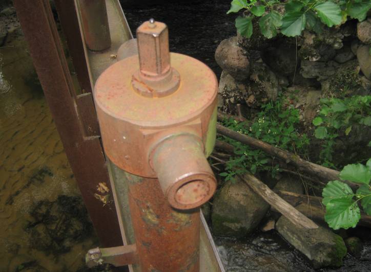 Лавские. Мельница водяная (руины)