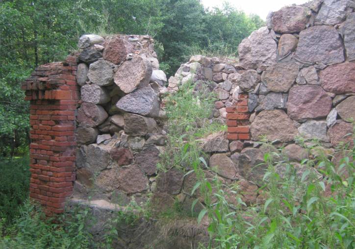 Ławskie. Młyn wodny (ruiny)