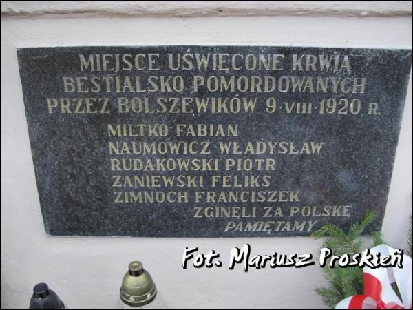 Suchowola.  Pomniki