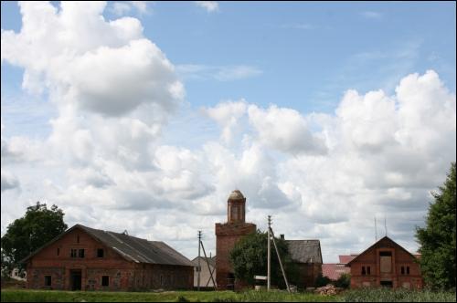  - Zespół pałacowo-parkowy . Dwór gospodarczy