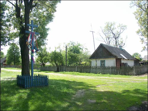  - Пейзажи . За гэтай белай хатай стаяў сядзібны дом. Спалены ў 2-ю сусьветную вайну
