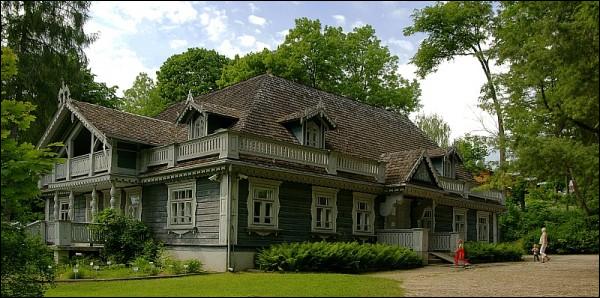 Białowieża.  Manor of Governor