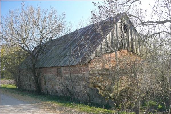  - Dwór gospodarczy . 