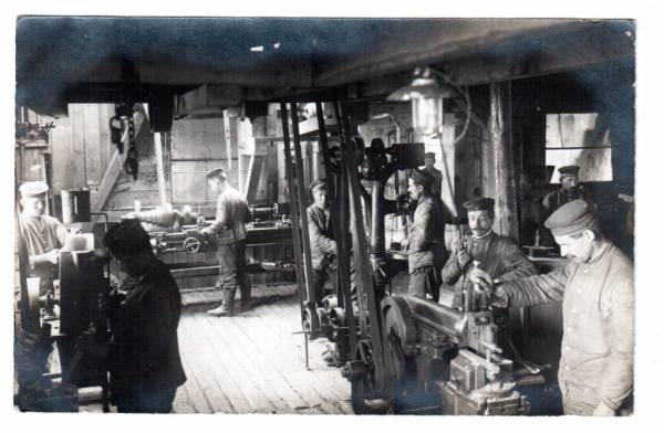 Вёска на старых фотаздымках  Юрацішках. Auflösung eines Feldbahn-Nachlasses eines Soldaten bei der Feba 31. Foto von der Arbeit in der Wagen-Werkstatt Jurazicchky, Weißrussland. 1918  - Вёска на старых фотаздымках . Auflösung eines Feldbahn-Nachlasses eines Soldaten bei der Feba 31. Foto von der Arbeit in der Wagen-Werkstatt Jurazicchky, Weißrussland. 1918