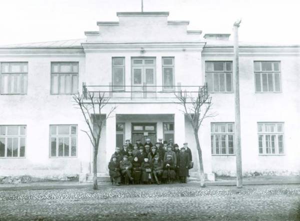 Будынак гміннай управы ў Зэльве. Фота з архіву Шухардтаў Зэльва. Мястэчка на старых фотаздымках