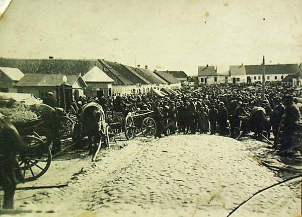 Рынак у Зэльве. Фота з архіву Шухардтаў Зэльва. Мястэчка на старых фотаздымках