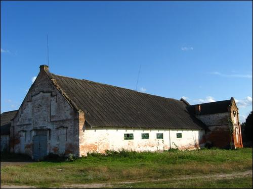 Сошно.  Конюшня