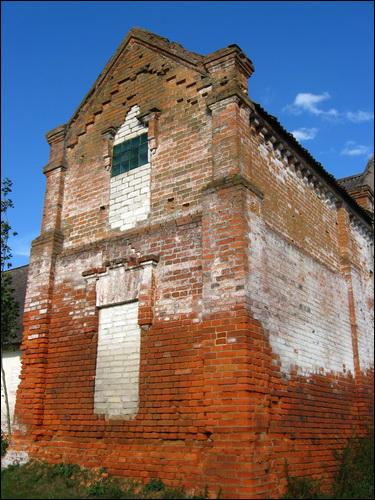 Сошно.  Конюшня