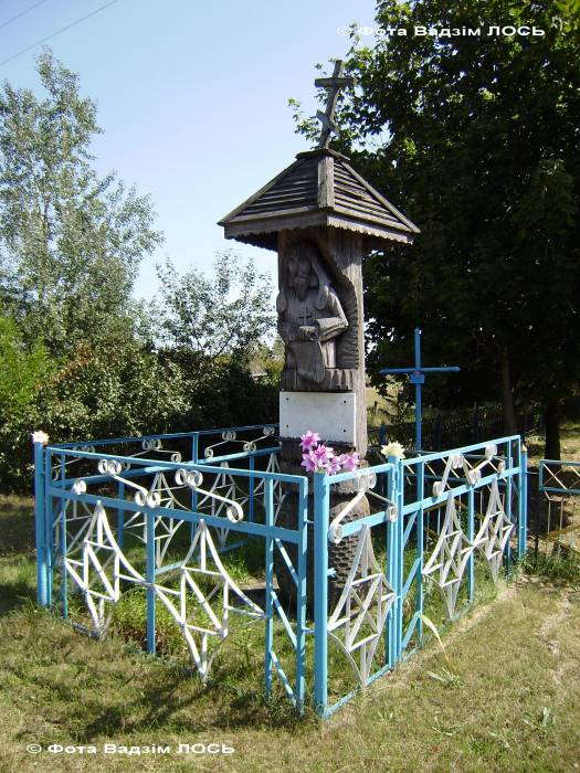  - Царква Нараджэння Божай Маці. Помнік Францу Савічу ў в. Вяляцічы Пінскага раёна.