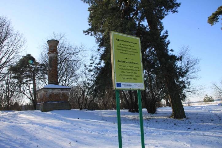 Asošniki.  Memorial column