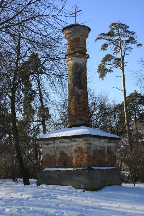 Asošniki.  Memorial column