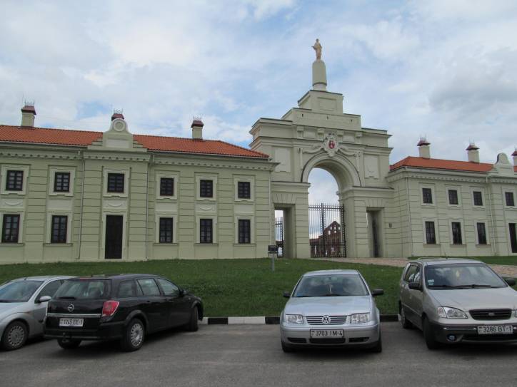 Różana. Pałac Sapiehów