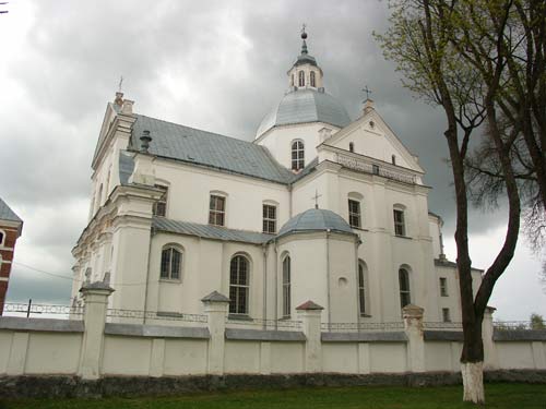  - Костёл Тела Господня (Фарный). Вид на костёл с юго-запада