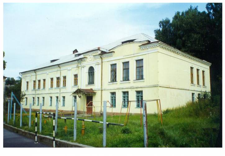  -  Здание бывшей мужской гимназии. 