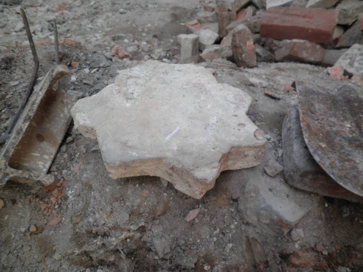  -  Замок Сапегов, руины. Половая плитка Гольшанского замка