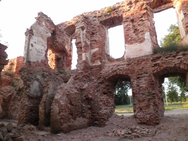  -  Замок Сапегов, руины. Расчистка развалин Гольшанского замка