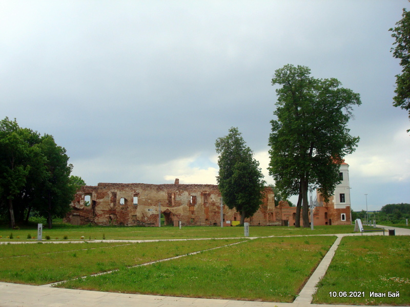  -  Замок Сапегов, руины. Общий вид