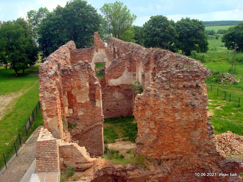  -  Замок Сапегов, руины. Руины замка в Гольшанах