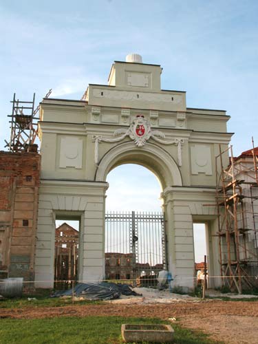 Różana. Pałac Sapiehów